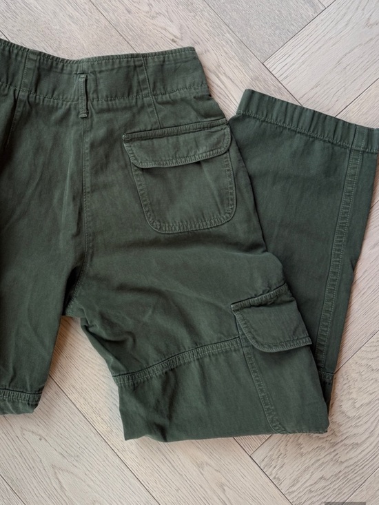 Pants - Aritzia Wilfred Free Nova High Waist Cargo Paperbag Pants in Olive Colour Size 2